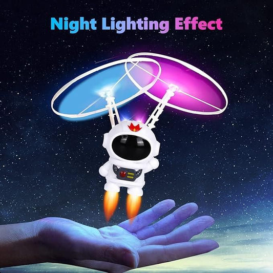 Throw It & It Flies Back! – Auto-Spin Spaceman Toy